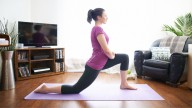 A physical therapist says everyone who sits for long periods should be doing these three stretches to combat tight hips
