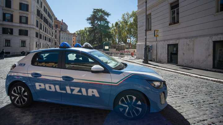 Detenidos once jóvenes en Roma por secuestrar y torturar a personas en un garaje