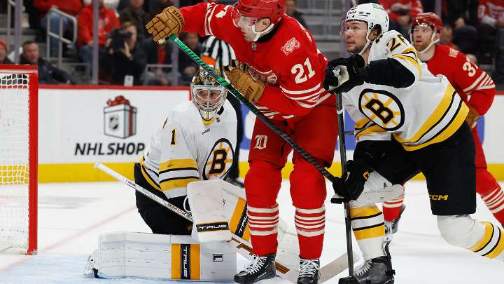 Bruins need to give their goaltenders much more help defensively