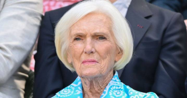 Mary Berry ‘not being paid enough’ as she calls in celebrity pal to get pay rise