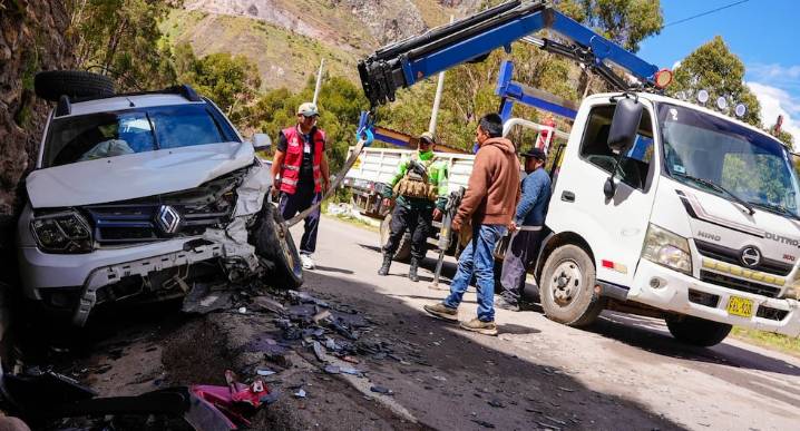 Restablecen tránsito tras triple choque que dejó seis heridos en la vía Huancayo