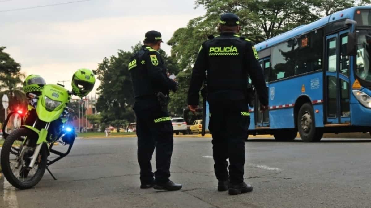 Autobús que transportaba estudiantes se fue por un barranco y dejó al menos 16 muertos