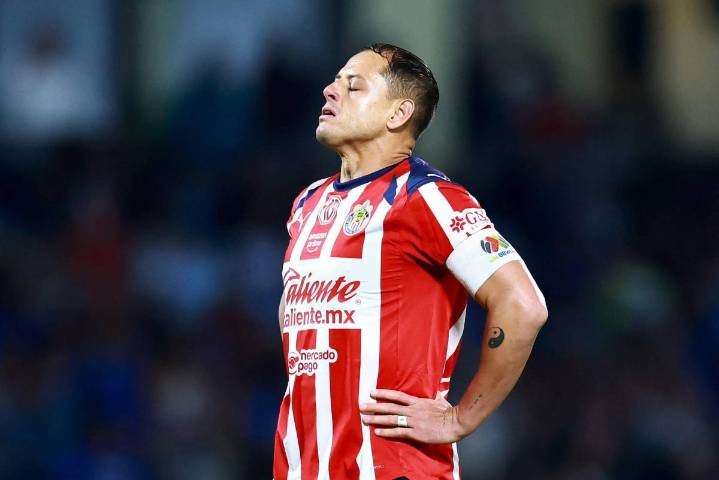 Chivas anuncia la salida de Chicharito Hernández tras un cierre amargo en su segunda etapa