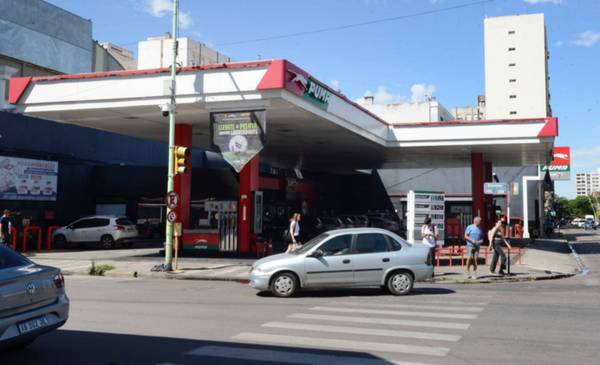 Por encima de la inflación: cuanto aumentó la nafta en Bahía Blanca en 2025