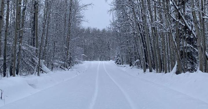 Snowstorm breaks daily snowfall record; deep cold returns