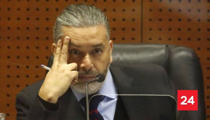 Juez Urrutia es investigado por presuntos viajes al extranjero con licencia psiquiátrica