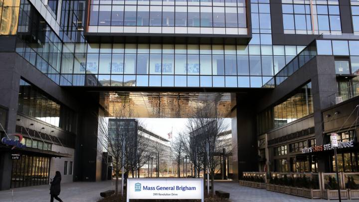 Mass. primary care doctors are switching between rival hospital systems