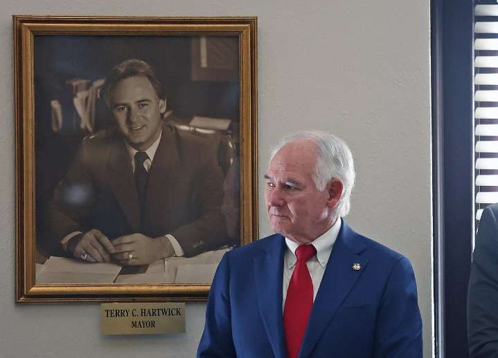 Incident report from investigation of North Little Rock Mayor Hartwick offers few details