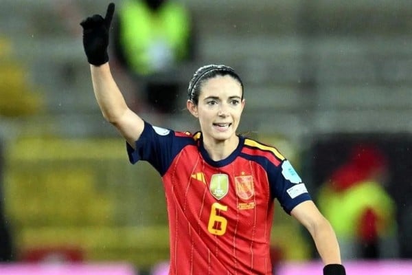 Aitana Bonmatí se fractura el peroné izquierdo con España