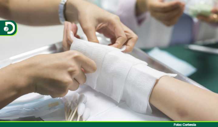 Adolescente de 14 años perdió varios dedos tras lanzar pólvora en Medellín