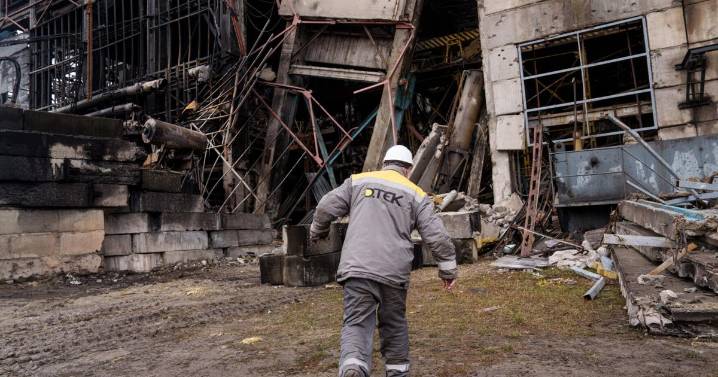 Zelenskyy will hold urgent talks with 30 countries as Trump pushes for swift peace deal with Russia