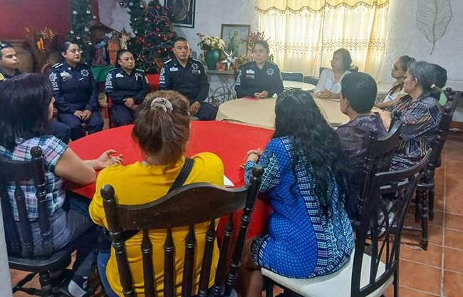 Forma Comisaría en colonias a 136 vecinos mediadores