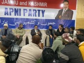 Sopore Market Street Vendors call on Altaf Bukhari