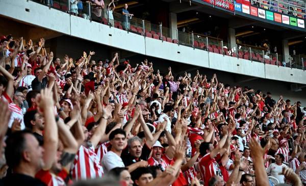 VIDEO. Insultos A Tapia en la previa y música a todo volumen para tapar los cánticos