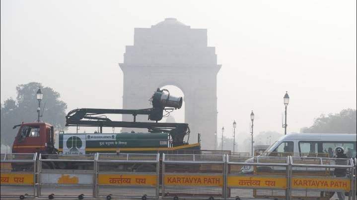Delhi AQI on brink of very poor again after 3-day respite, many areas breach 300