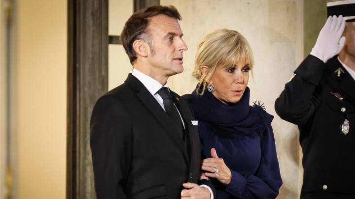 Brigitte Macron, primera dama de Francia, enfrenta críticas por insultar manifestantes feministas