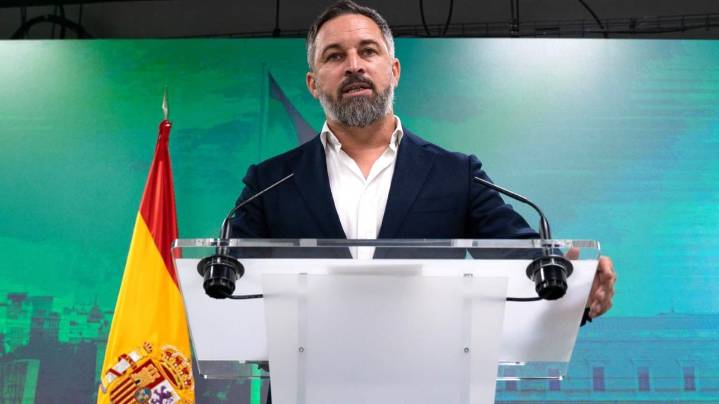 Abascal pide a Feijóo y Page que "demuestren" su no a Sánchez en una moción de censura