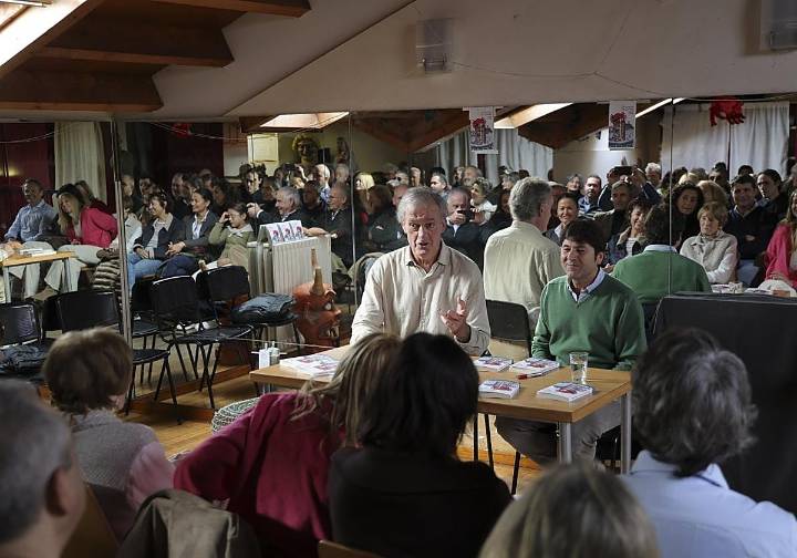 Adrián Ausín: «En esta novela hay divertimento y cargade profundidad»