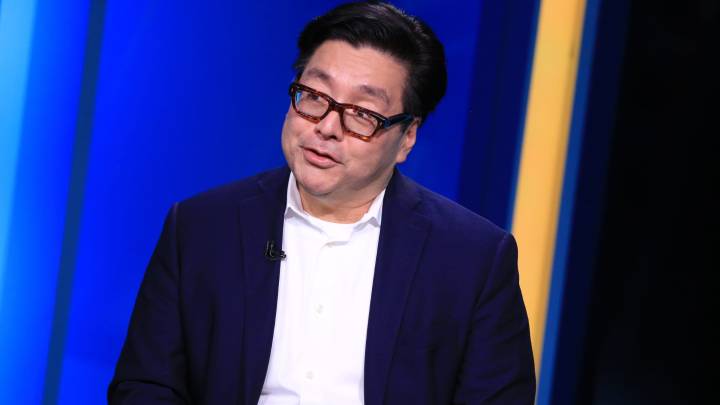 Tom Lee sees S&P 500 hitting 7,700 in 2026, extending bull market