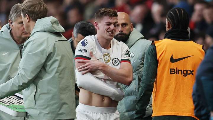 Liam Delap injury news, latest update as Chelsea star forced off at Bournemouth