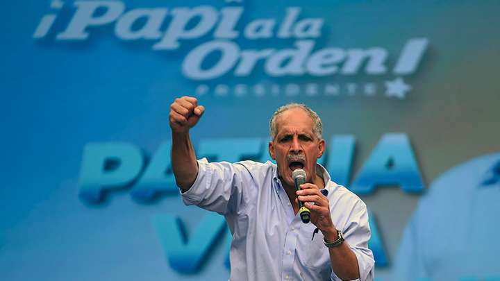 El candidato apoyado por Trump sigue liderando el conteo en Honduras al reanudarse tras nuevos fallos técnicos