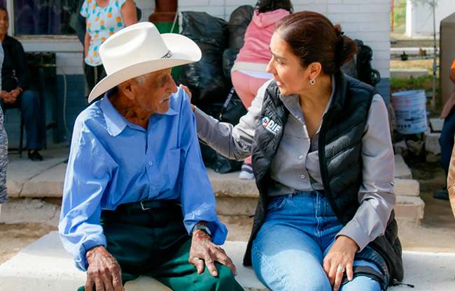 Participan adultos mayores del comedor comunitario de Paredón en tradicional posada