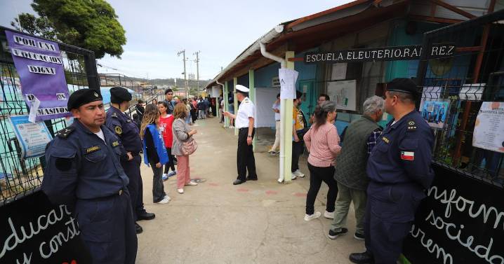 El aviso de bomba que removió los votos en un local de Valparaíso