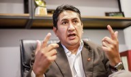 Perú Libre activa campaña con Cerrón prófugo rumbo al 2026