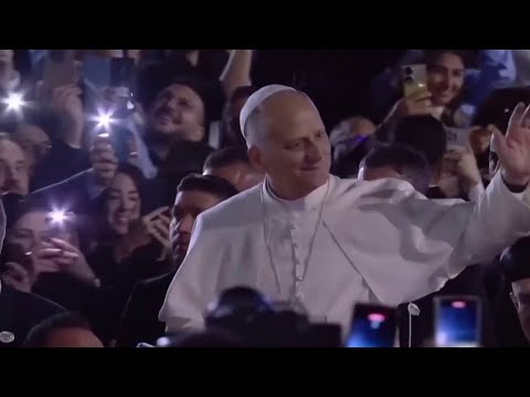 Thousands of young people greet Pope Leo in Lebanon