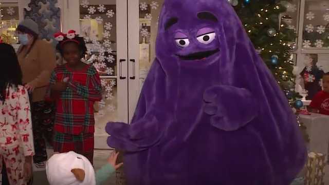 McDonald’s owners deliver treats to Ronald McDonald House after Grinch Meal release