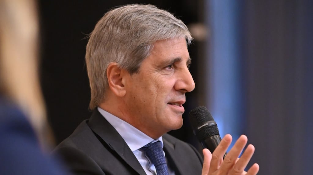 Luis Caputo anticipó que espera recaudar US$1000 millones con el nuevo bono en dólares