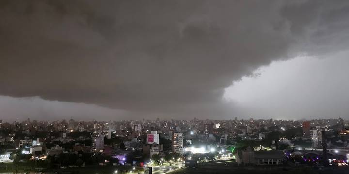 Alertas por tormentas y máximas de 34°C: así estará el tiempo hasta el domingo