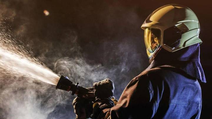 Gujarat: Massive fire erupts in Surat’s Raj Textile market