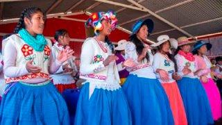 Estudiantes de la isla Qhapi Uros culminan curso básico de lengua uro y avanzan en su revitalización