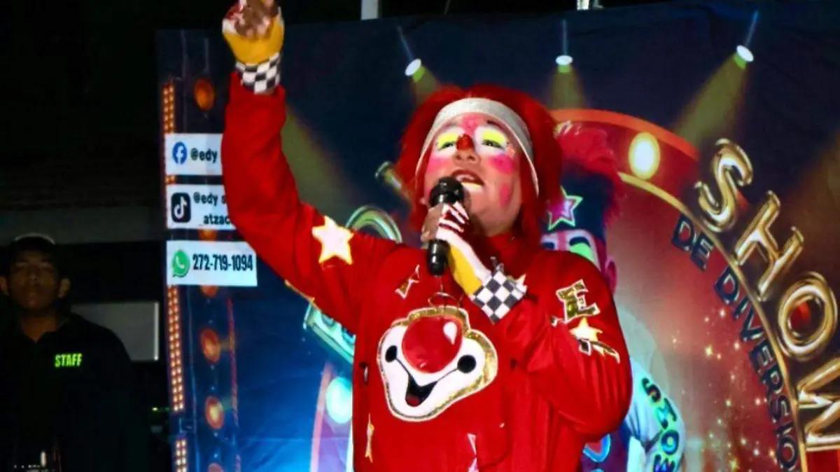 Edy Show, el abogado de Atzacan que dejó la profesión por hacer sonreír a los niños