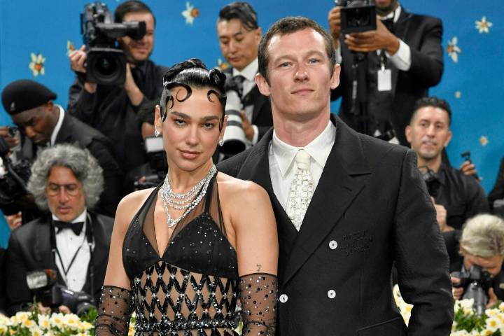 Dua Lipa es captada bailando salsa con Callum Turner en Ciudad de México