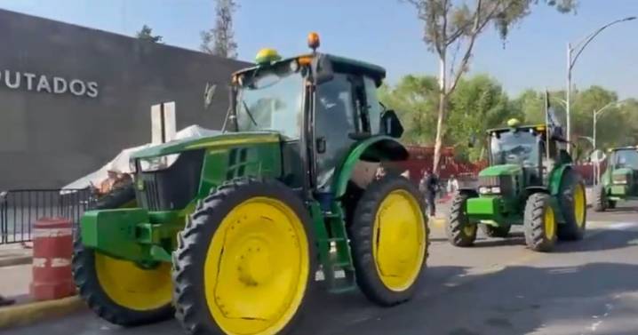Agricultores llegan en tractores tras dictamen de la Ley de Aguas