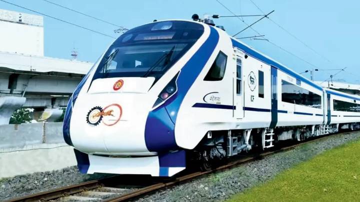 Mumbai-Goa Vande Bharat Express too short; commuters call for expansion