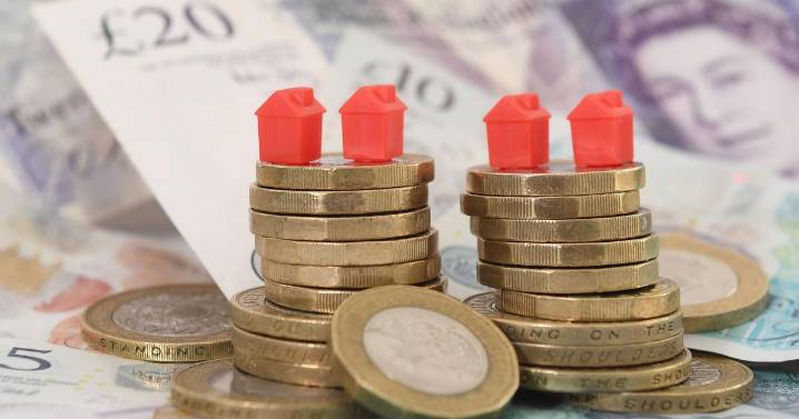 Mortgage approvals dipped and savers ploughed more cash into Isas in October