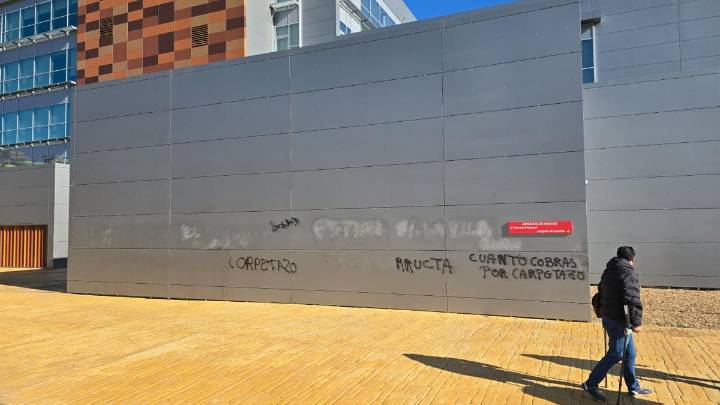 Aparecen pintadas contra una jueza en el exterior de los juzgados de Badajoz