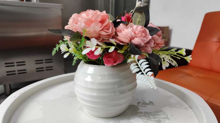 The Easy Trick For Fitting Fake Flowers Into Small Vases