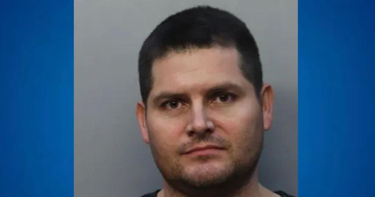 Conductor de Uber tras las rejas por presuntamente tocar a una menor de edad