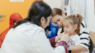 Sanidade vacunará de la gripe a niños sin inmunizar mañana y pasado en hospitales