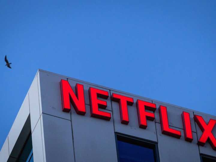 Trump dice que el plan de Netflix de comprar Warner "podría ser un problema" y afirma que "estará involucrado" en su aprobación