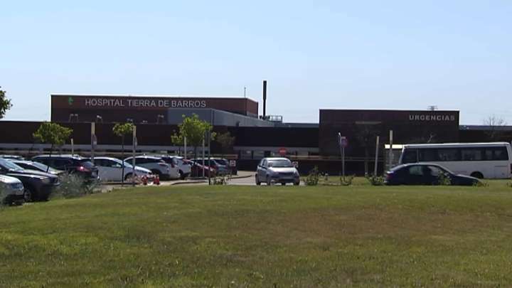 Cuatro heridos en una colisión frontal en Aceuchal