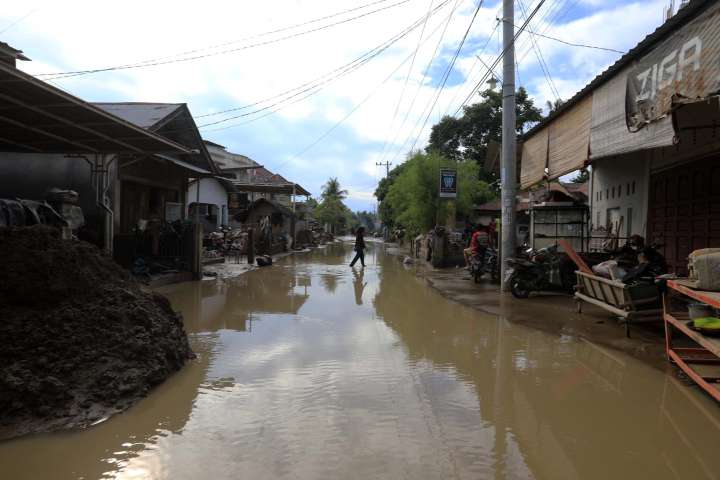 Inundaciones graves en el sur y sudeste de Asia dejan alrededor de 1.300 muertos