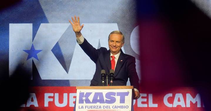 Kast esperará resultados con partidos de oposición y alista su discurso para el 14