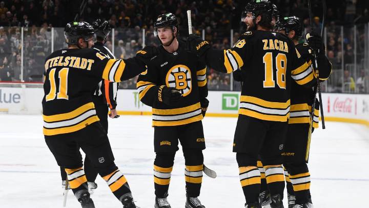 Zacha scores twice, Bruins cruise past Blues