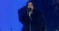 Dua Lipa sorprende al cantar ‘Bésame mucho’ en su concierto en CDMX