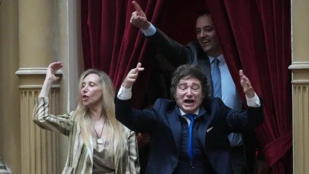 Diecinueve días y 500 noches